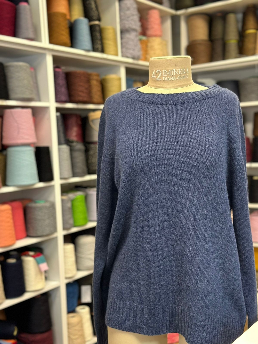 BABY CASHMERE - Loro Piana; 100% baby кашемир; 1300м/100гр, (2/26); col. UN Bleu Navy 9711 W00
