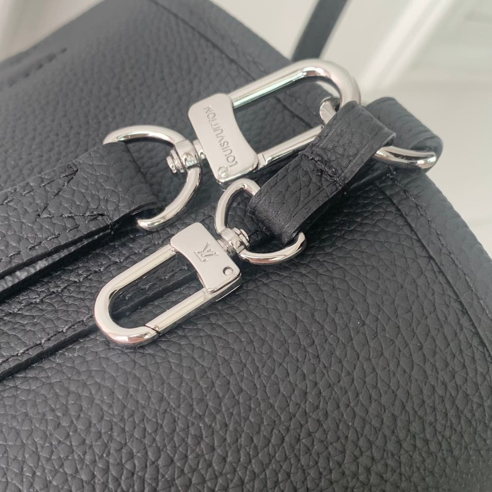 Louis Vuitton Neverfull Bandouliere Inside Out BB