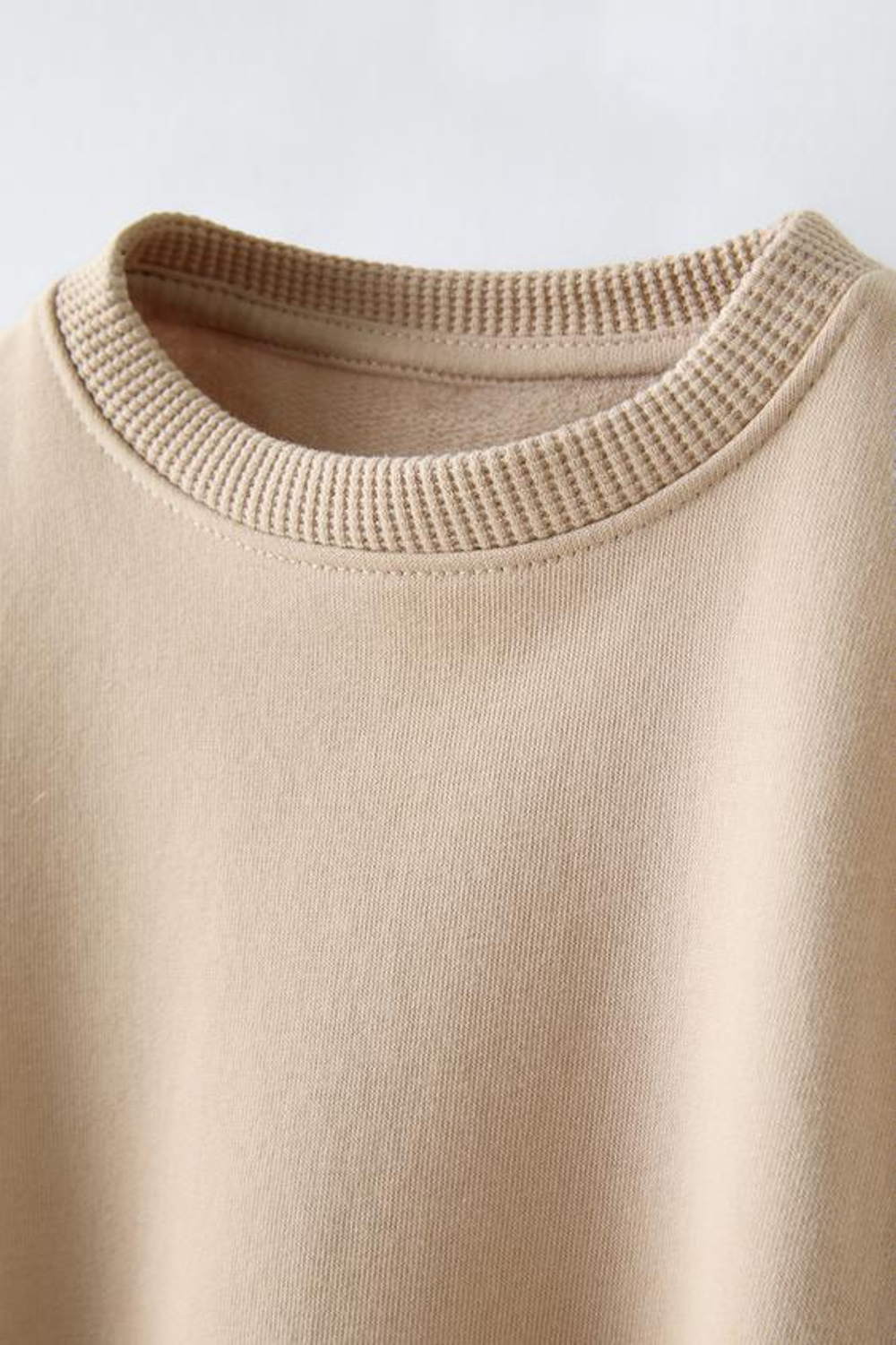 ZARA ОДНОТОННАЯ ТОЛСТОВКА С ВАФЕЛЬНЫМ УЗОРОМ, СВЕТЛО-БЕЖЕВЫЙ