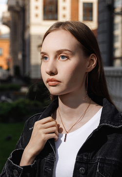 Серьги-продёвки из серебра со вставками из розово-коричневых фианитов