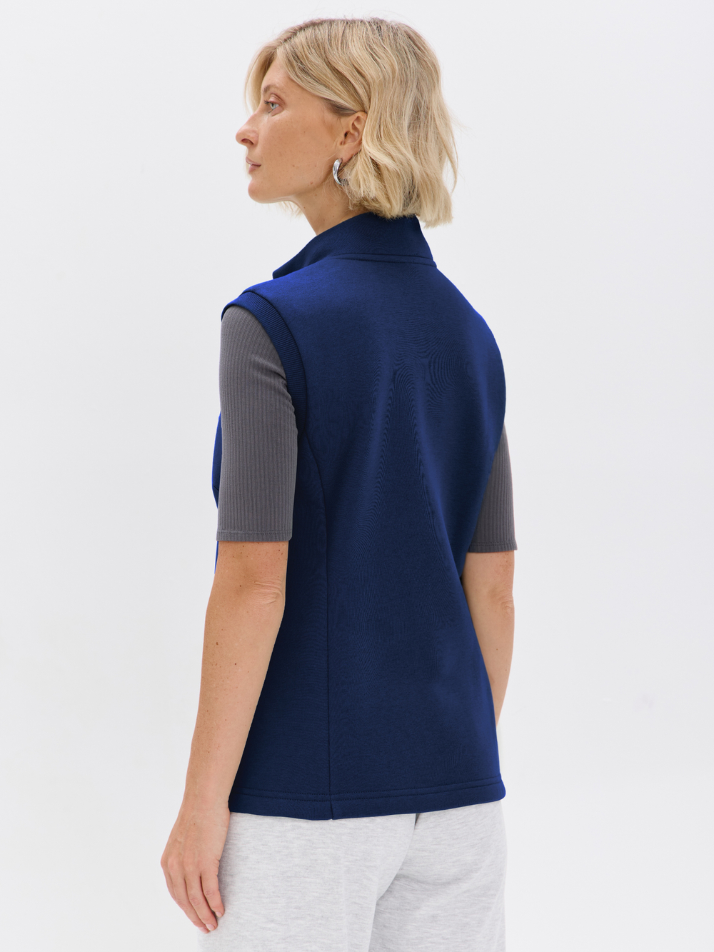 Жилет с начесом на молнии