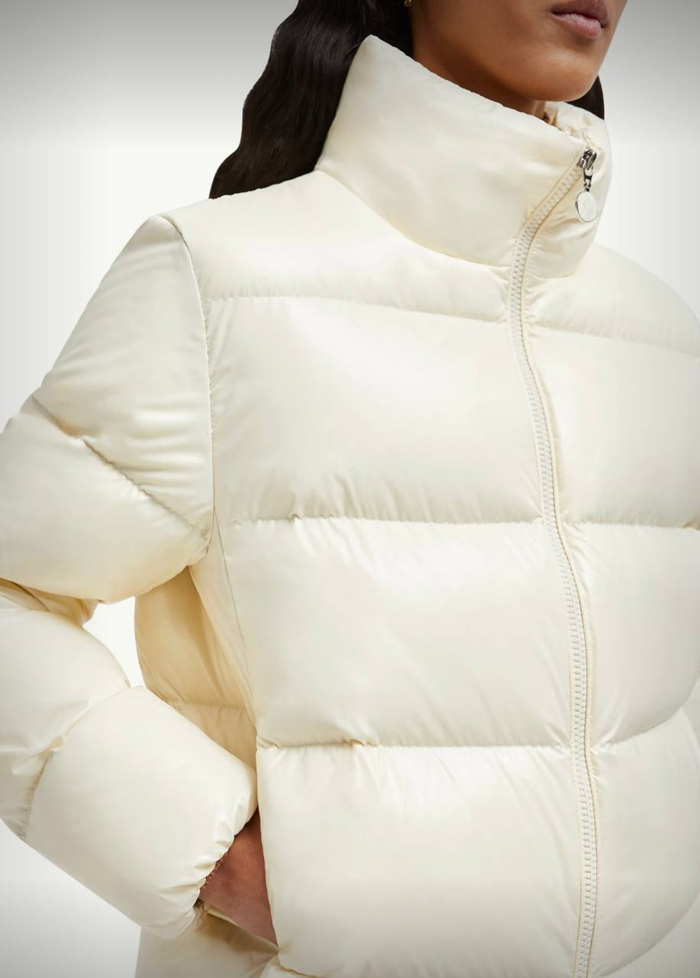 Утеплённая куртка Abbadia Short из лакового нейлона с пухом от Moncler