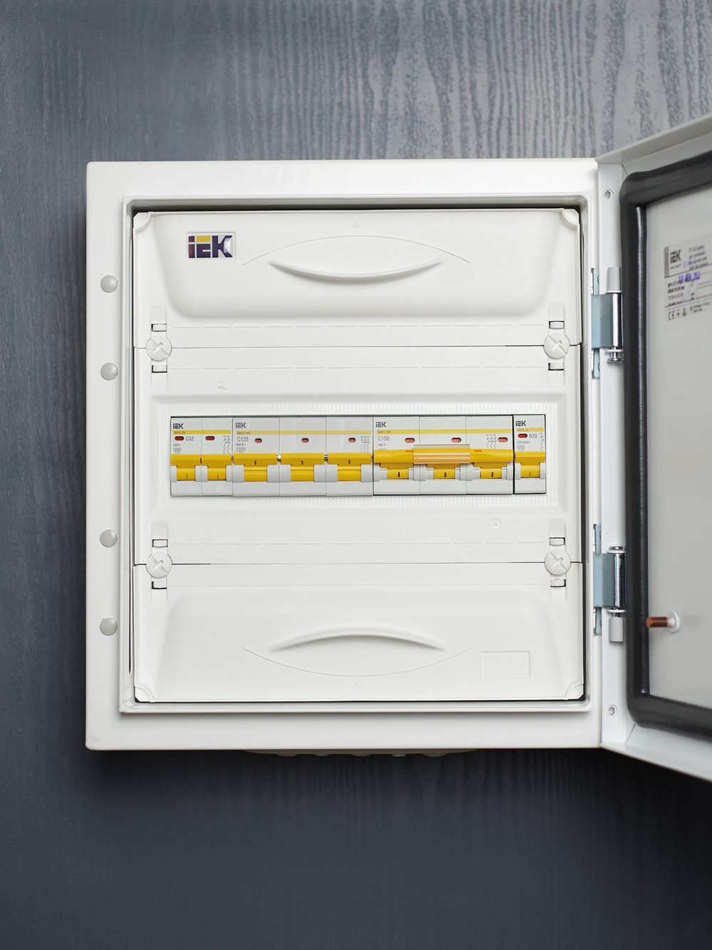 KARAT Автоматический выключатель ВА47-150 3P C 125А 15кА IEK
