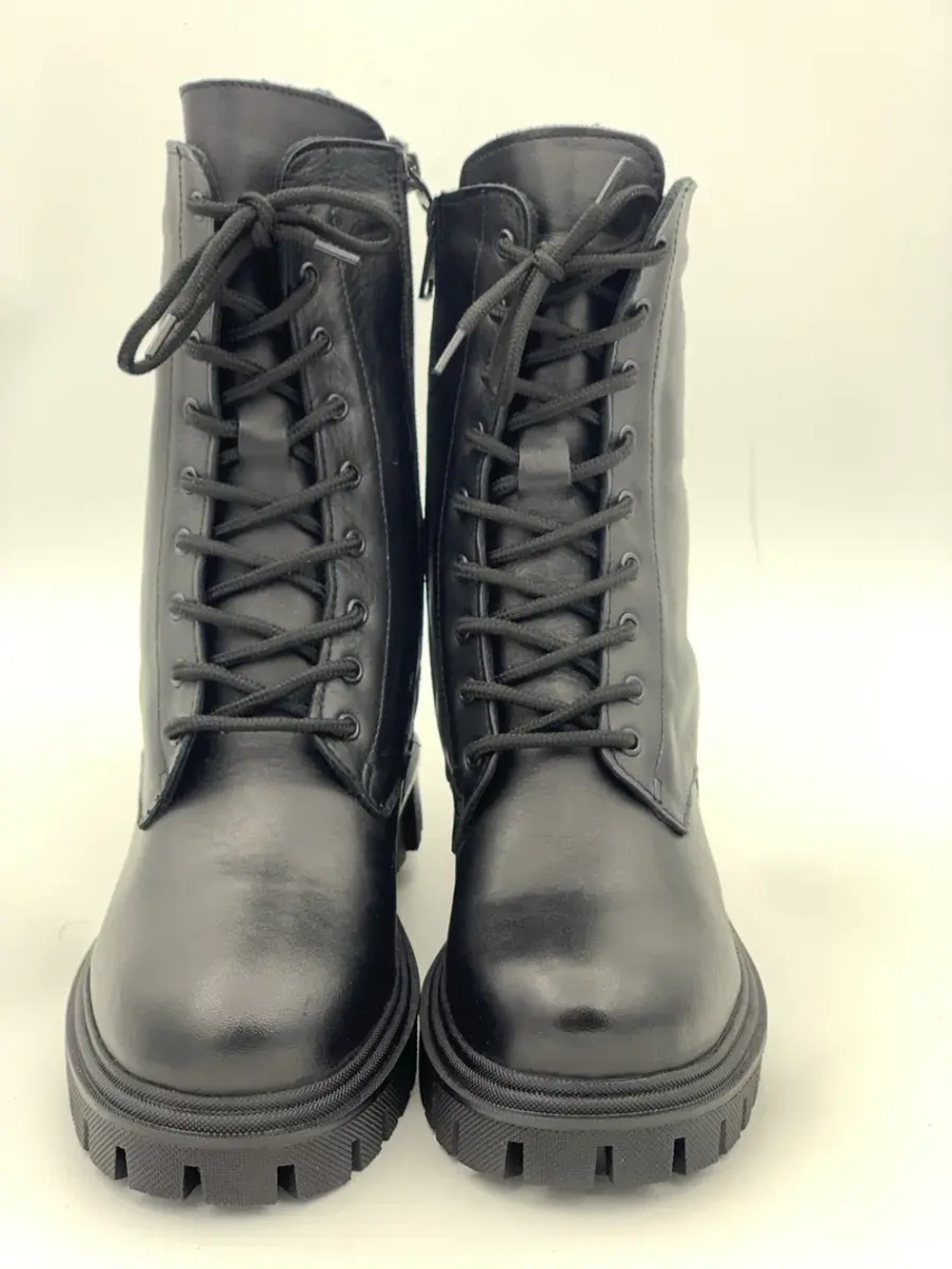 Ботинки с высоким берцем из натуральной кожи