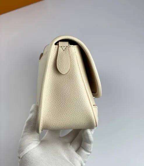 Сумка Louis Vuitton Buci белый