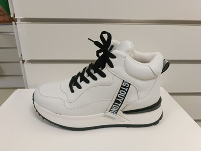 Кроссовки женские Fafala