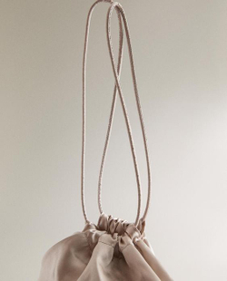 ZARA HOME БОЛЬШАЯ ШЕЛКОВАЯ КОСМЕТИЧКА, ЭКРЮ