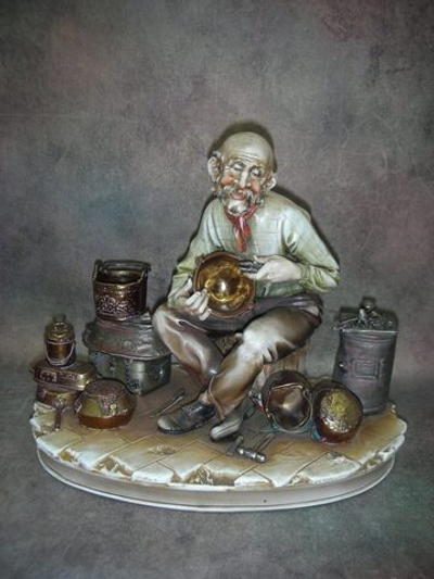 Статуэтка. Фарфор. Жестянщик. Capodimonte. Италия