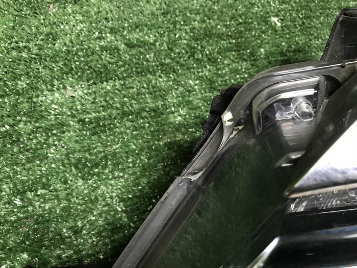 Фара левая Toyota Corolla E160 (2015-2019) галоген