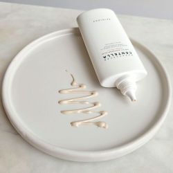 Ультралегкий солнцезащитный крем SKIN1004 Madagascar Centella Air-Fit Suncream Plus SPF50+ PA++++ 50 мл.