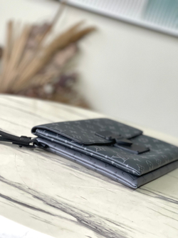 Louis Vuitton Pochette S-Lock