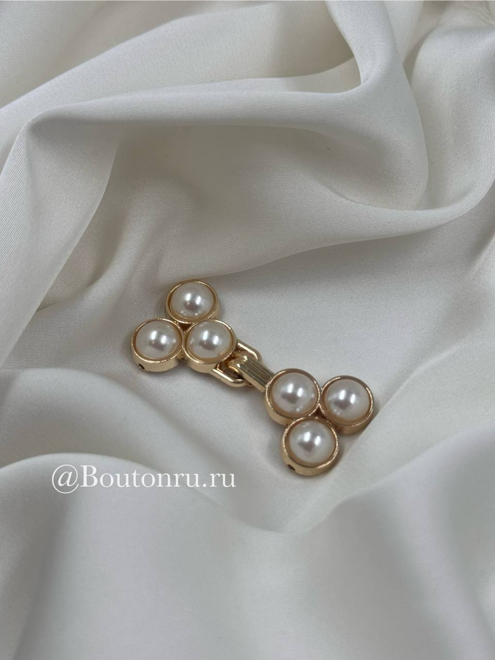 Крючок-застежка золотистый с жемчужинами