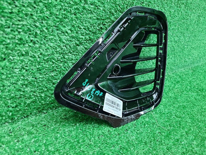 Решетка переднего бампера правая VW Talagon 21-нв