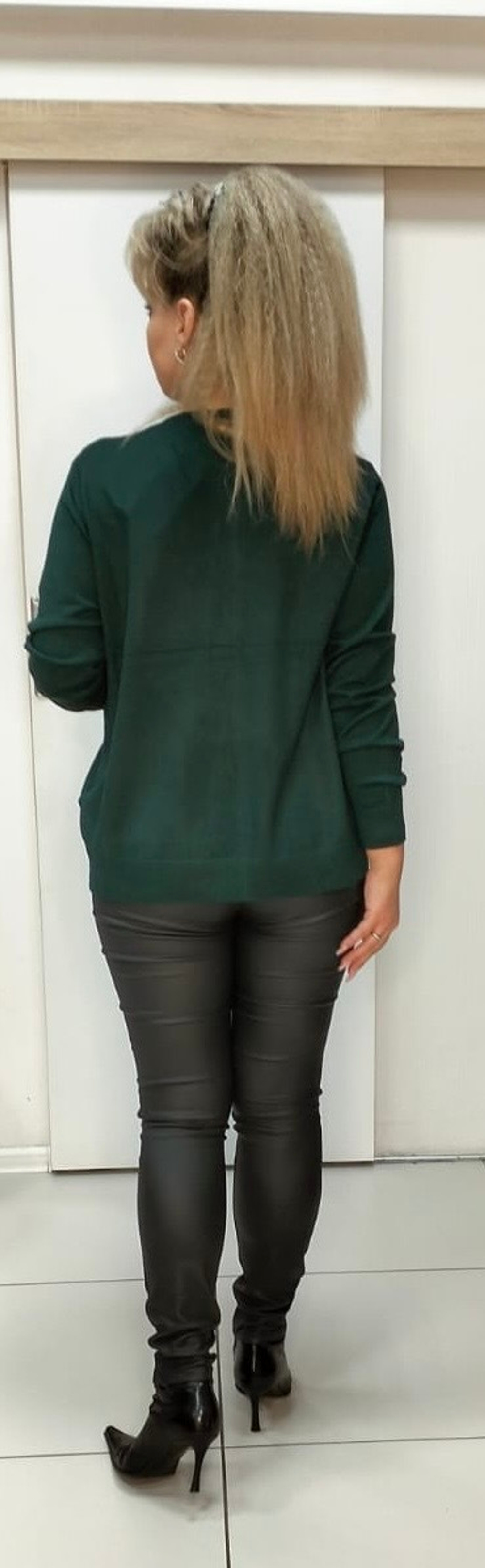 Нарядный жакет со стразовым принтом и кармашками