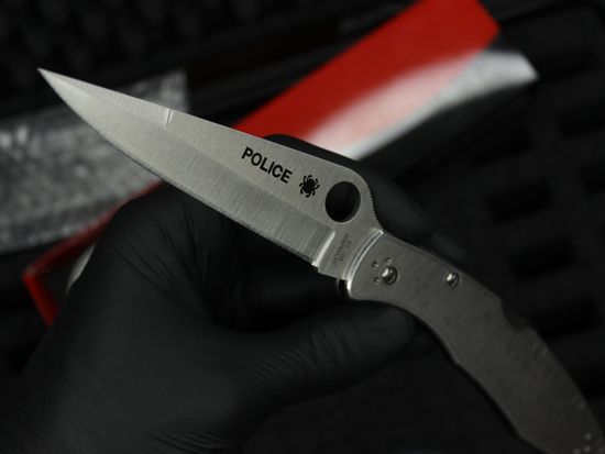 Складной нож Spyderco Police C07P c клинком из стали VG-10, рукоять Stainless Steel