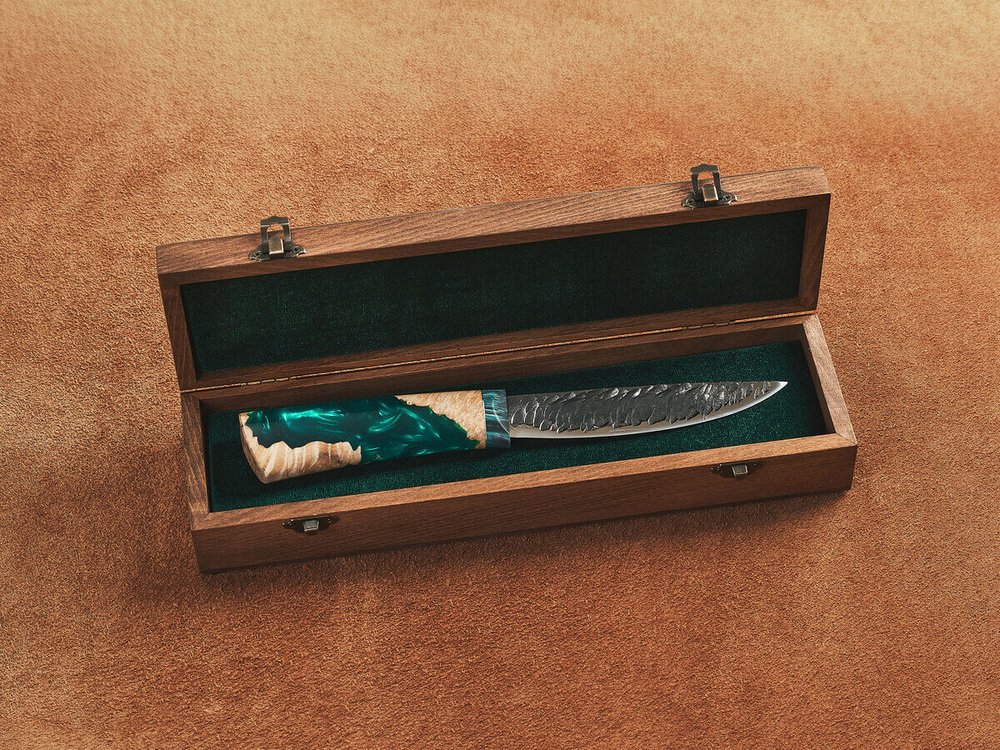 Якутский нож "Амга", сталь Х12МФ, рукоять стабилизированная карельская береза / акрил изумруд