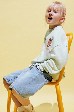 ZARA ТОЛСТОВКА С ПРИНТОМ «КАПИБАРА CAPYFUN ©», СВЕТЛО-ЗЕЛЕНЫЙ