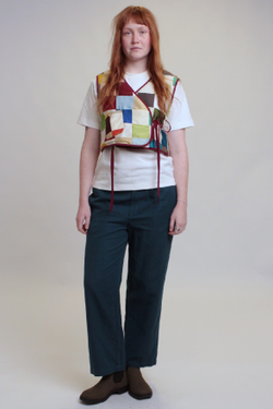 Жилет из шелка с мехом