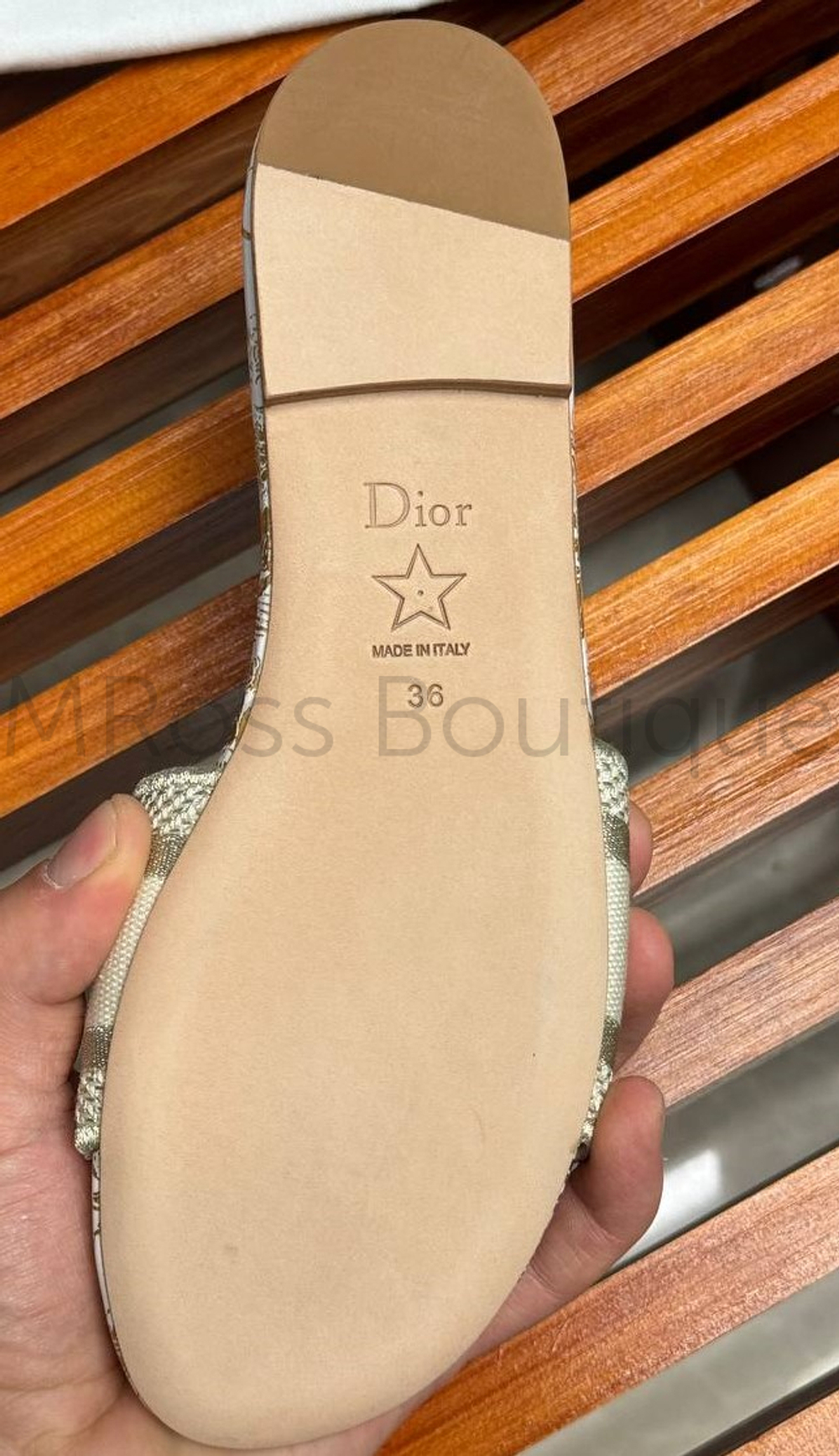 Шлепанцы Dior Dway Slide с золотистой вышивкой