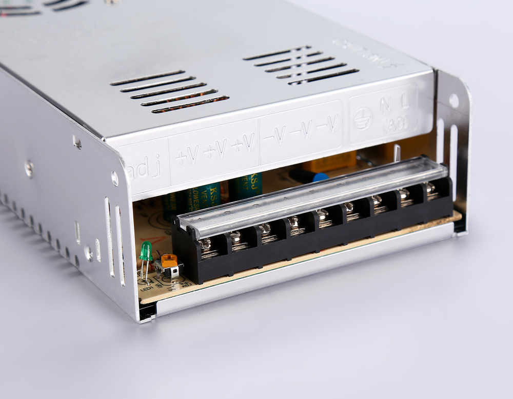 Блок питания для светодиодной ленты 12V 400W 33.3A IP20 90-260V 215*115*50 GS9552