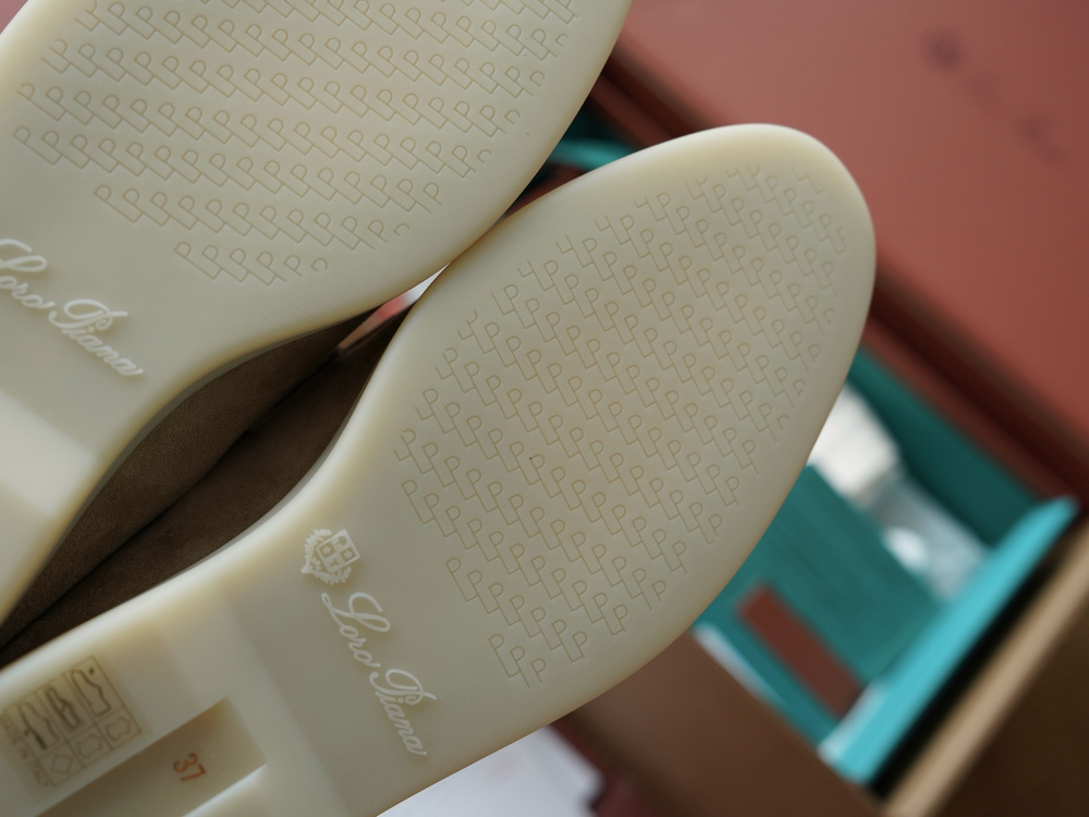 Лоферы из натуральной замши