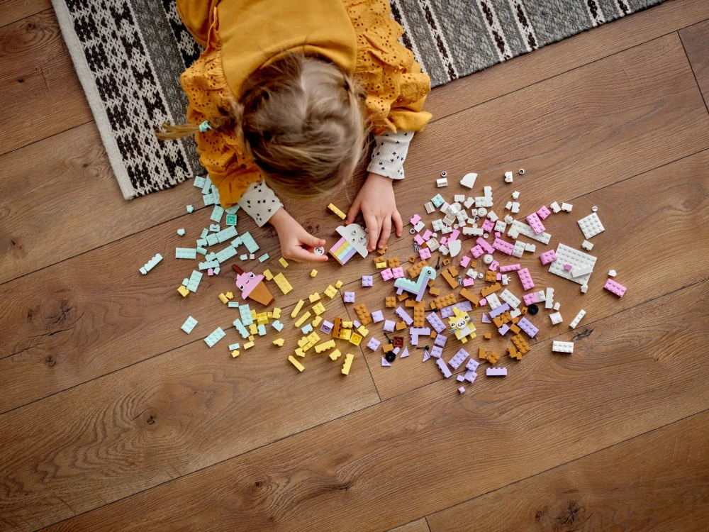 Конструктор LEGO Classic 11028 Творческое веселье постельных тонов