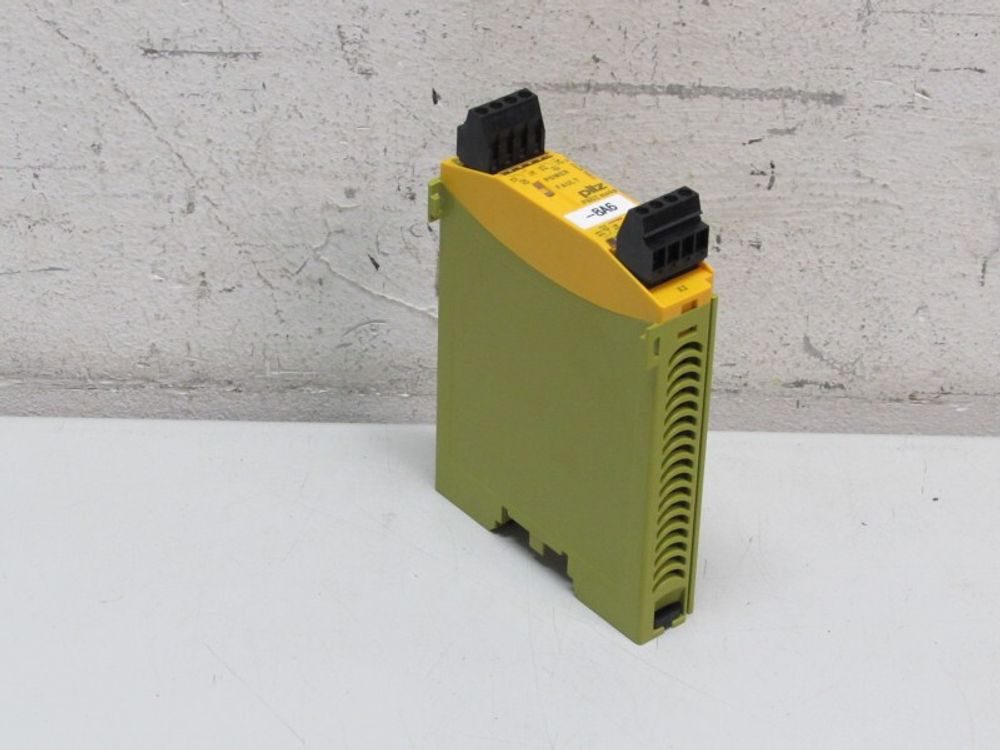 Pilz PILZ PNOZ mo4p 240V ID No. 773536