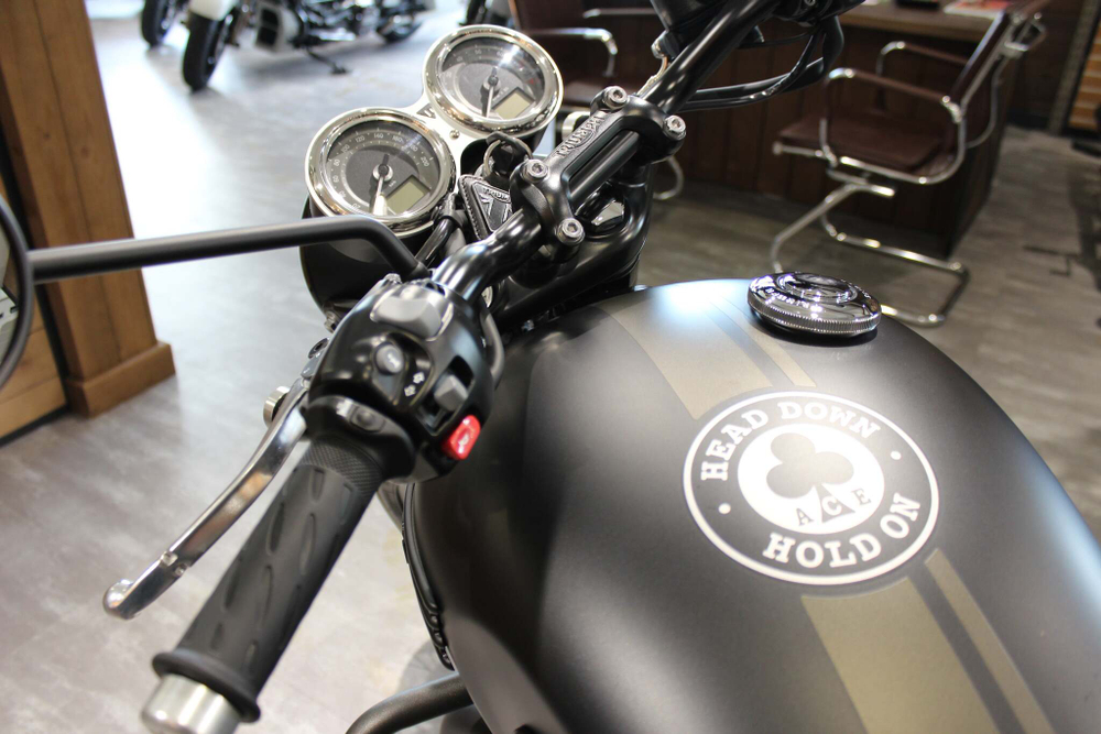 Triumph Bonneville T120 Black