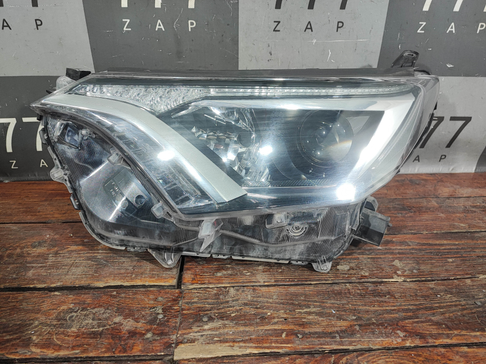 Фара левая галоген Toyota RAV4 IV (XA40) 15-19 Б/У Оригинал 8117042650