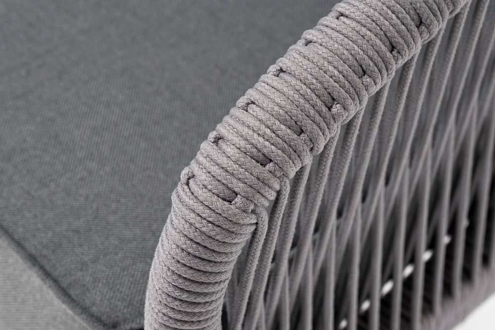 "Канны" кресло плетеное из роупа, каркас алюминий белый муар, роуп светло-серый круглый, ткань серая 017