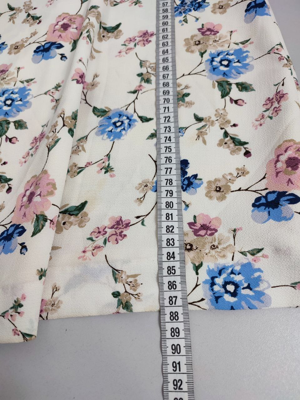 Платье Benetton  с цветами 40-42 размер