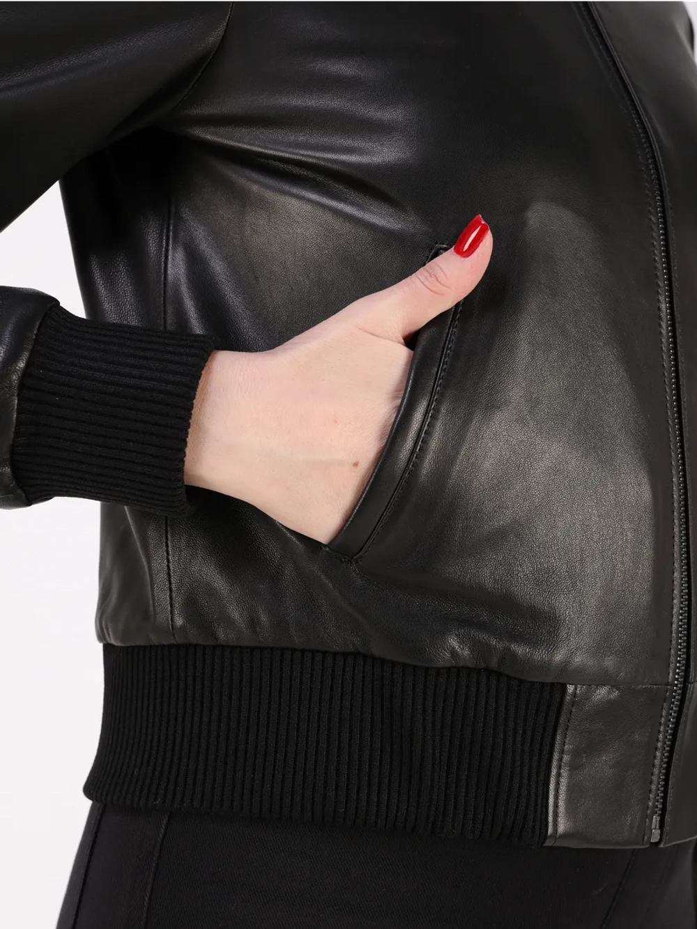 Кожаная куртка демисезонная бомбер