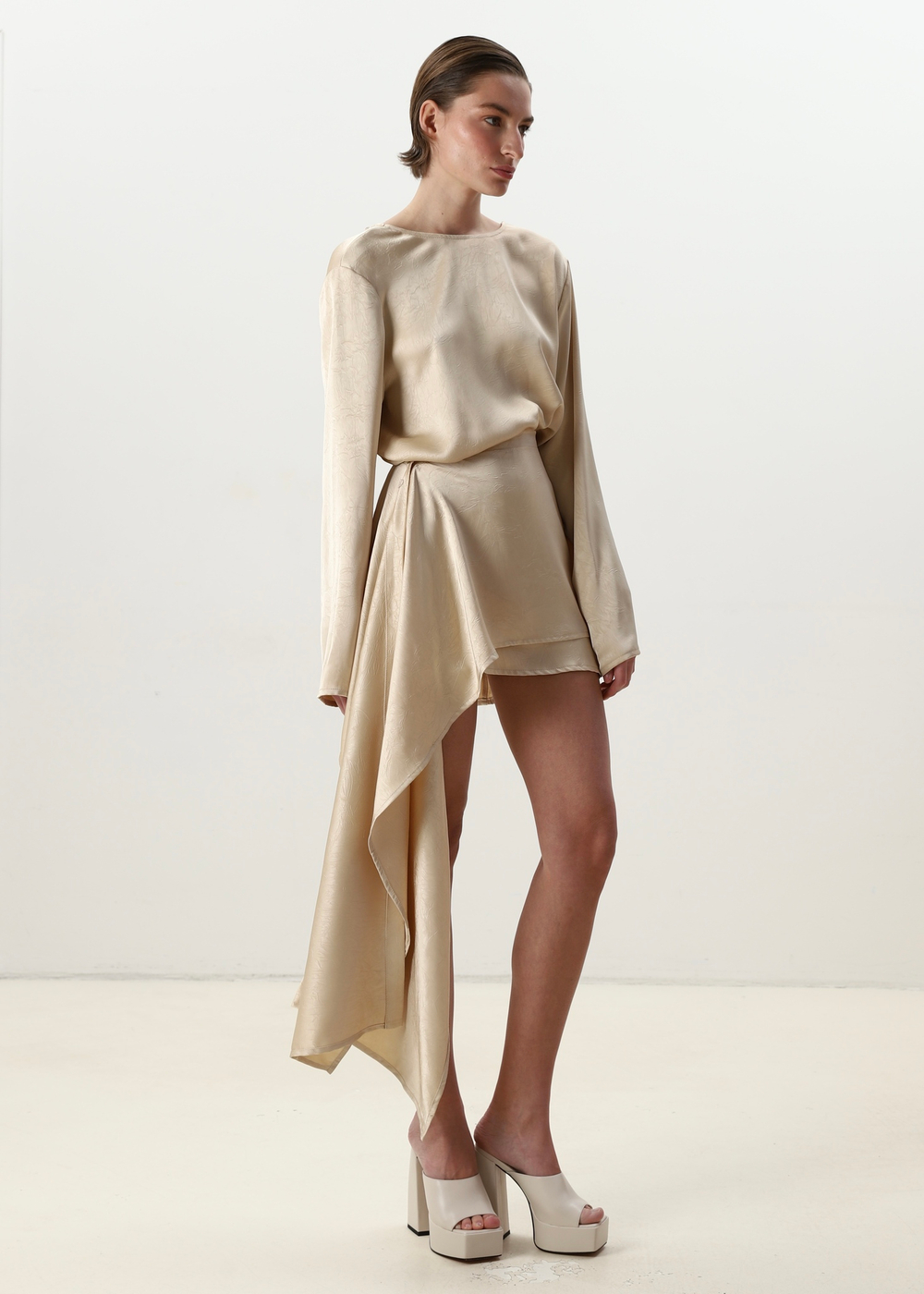 Платье Bezotvetstvennost' Beige