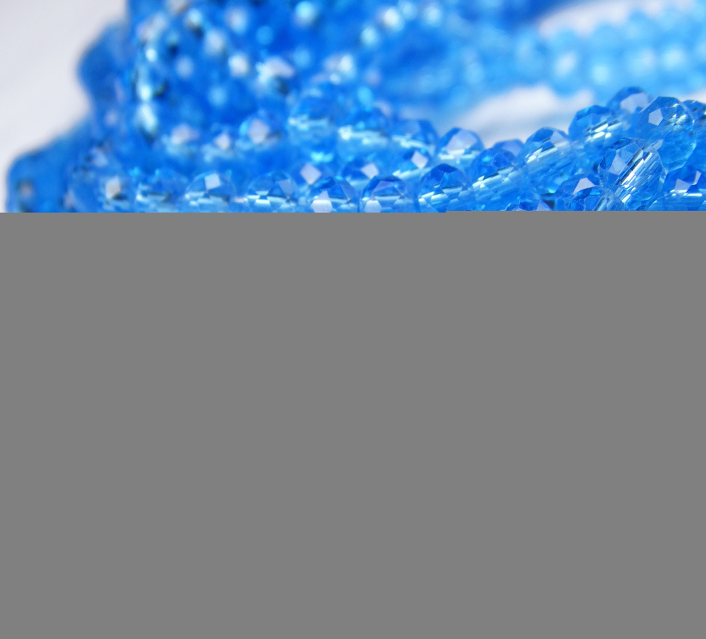 Хрустальные бусины "рондель", комплект из трех цветов: белый, голубой, синий, размер: 2х3 мм, общее количество: 290-300 бусин.