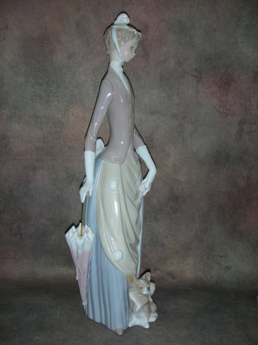 Статуэтка. Фарфор. Леди с собакой. Lladro. Испания
