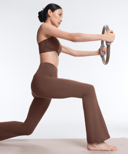 OYSHO Брюки клеш с высокой посадкой Flare Comfortlux High Rise, светло-коричневый