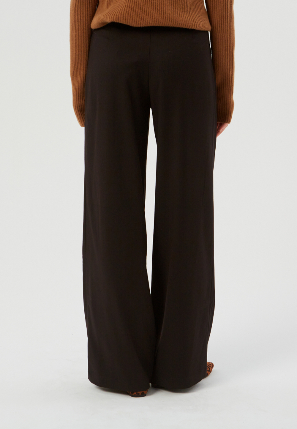 Брюки свободного кроя из итальянской поливискозы черные