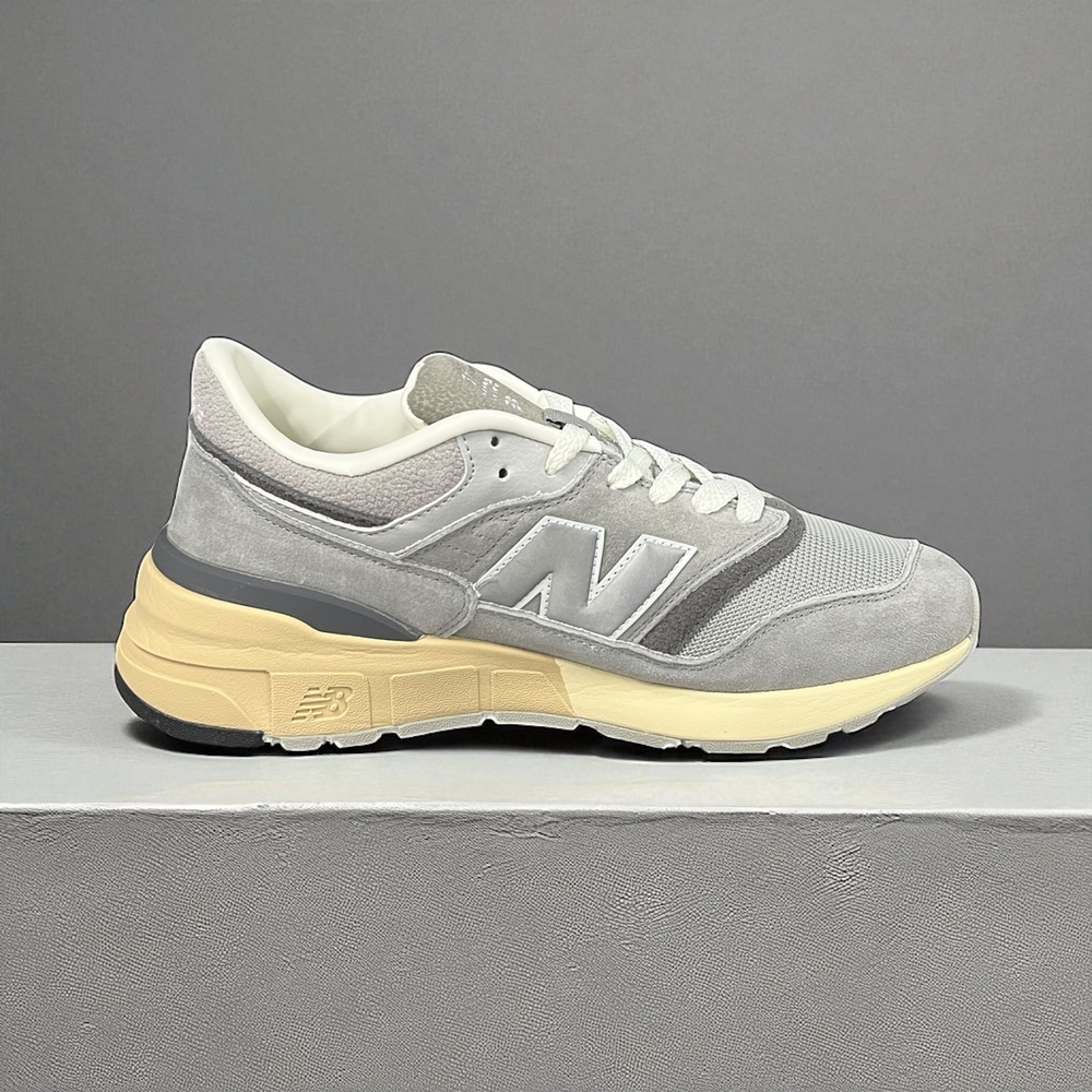 New Balance 997R • Gray