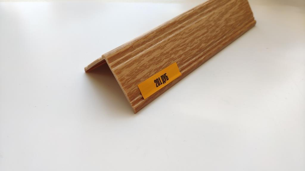 Угол вспененный ПВХ наружный фигурный 25х25х2700мм