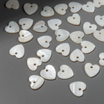 Сердечко из белого перламутра речных ракушек, 10,5мм