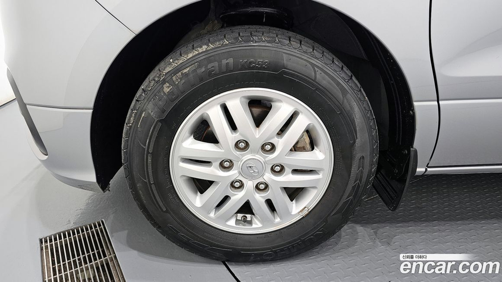 Hyundai The New Grand Starex Van 5-и местный (07.2020)