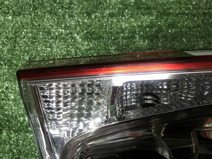 Фонарь левый внутренний Toyota C-HR 1 (2019-2023)