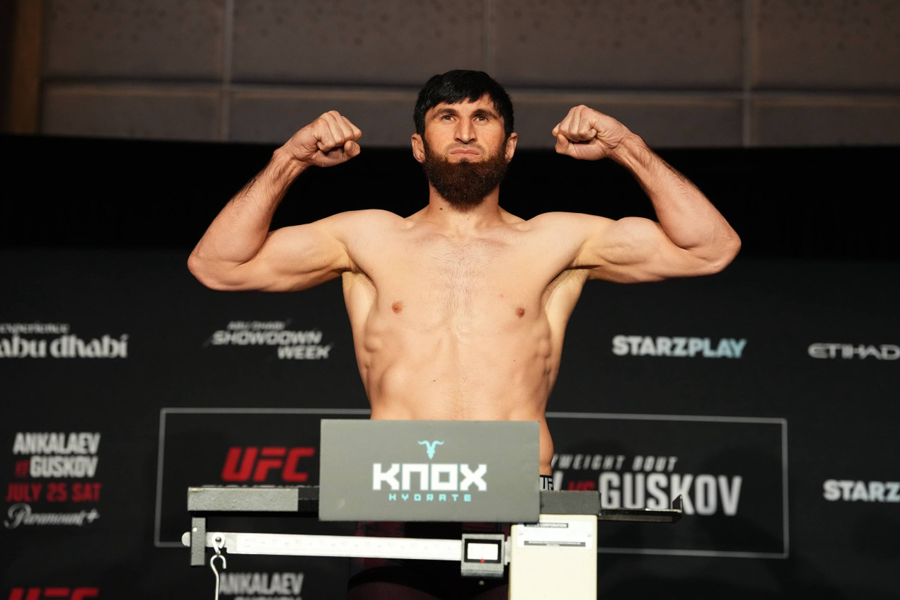 Магомед Анкалаев ответил на критику после UFC Fight Night 282: «Я шёл вперёд и хотел боя»