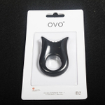 Черное эрекционное кольцо на пенис OVO с вибрацией (Цвет: черный)