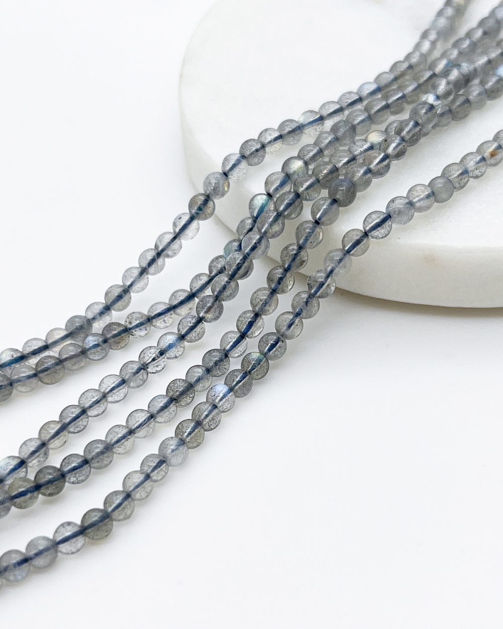 Лабрадор, диаметр 4,1-4,2 мм, цена за нить 95 шт (около 38 см)