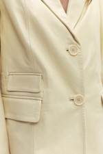 Молочный кожаный пиджак