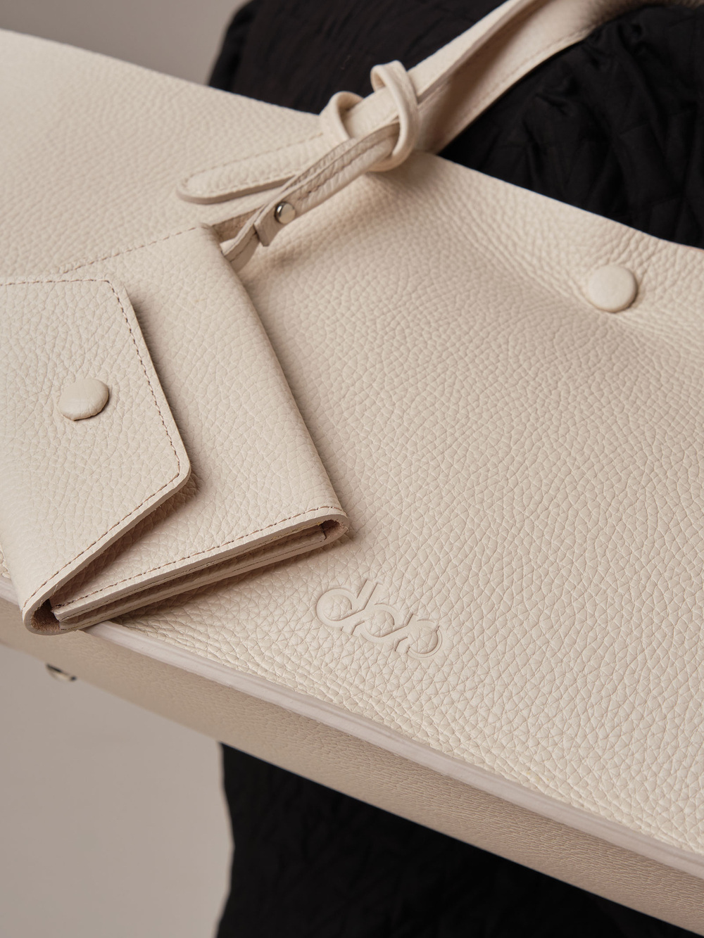 Кожаная сумка Dari DBR 31136 светлый крем