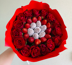 Клубника и розы