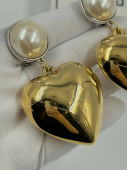 Массивные клипсы с подвесками в виде сердец Givenchy