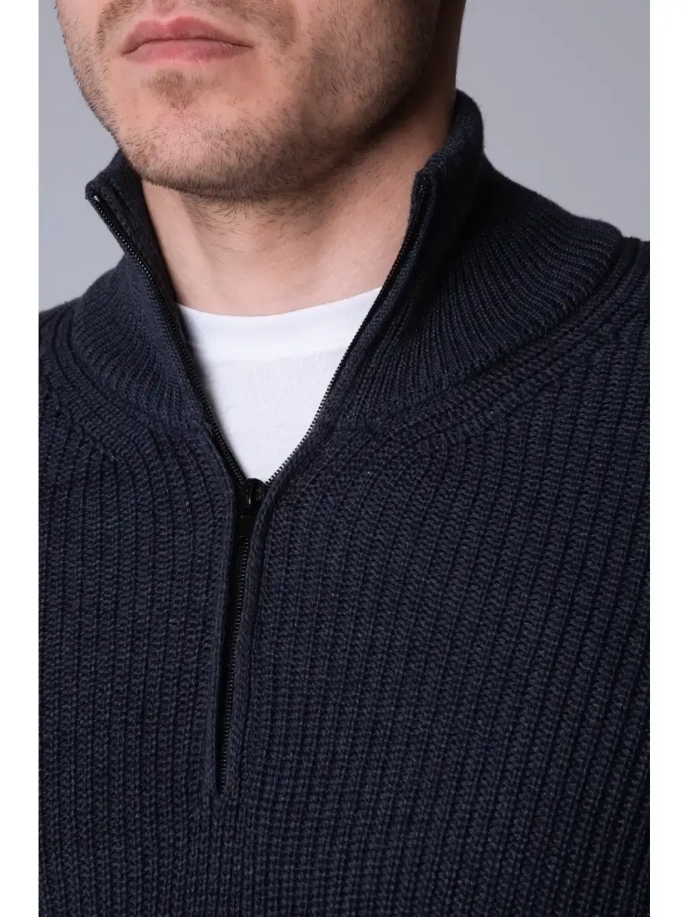 Свитер на короткой молнии